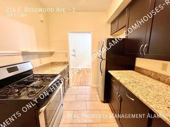 Building Photo - 216 E Rosewood Ave