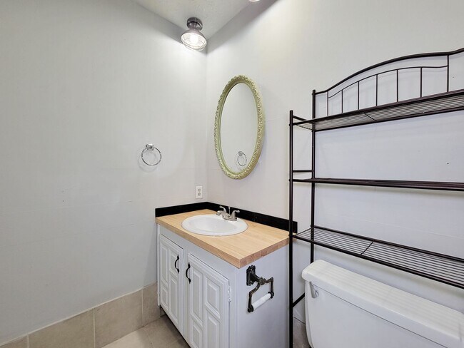 Building Photo - NICE 3 BEDROOM 2 BATH RENTAL HOME IN CY FA...