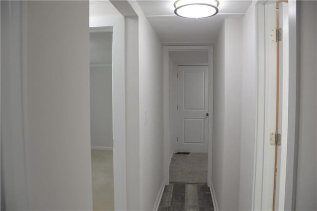 Building Photo - 3227 Hilltop Cir