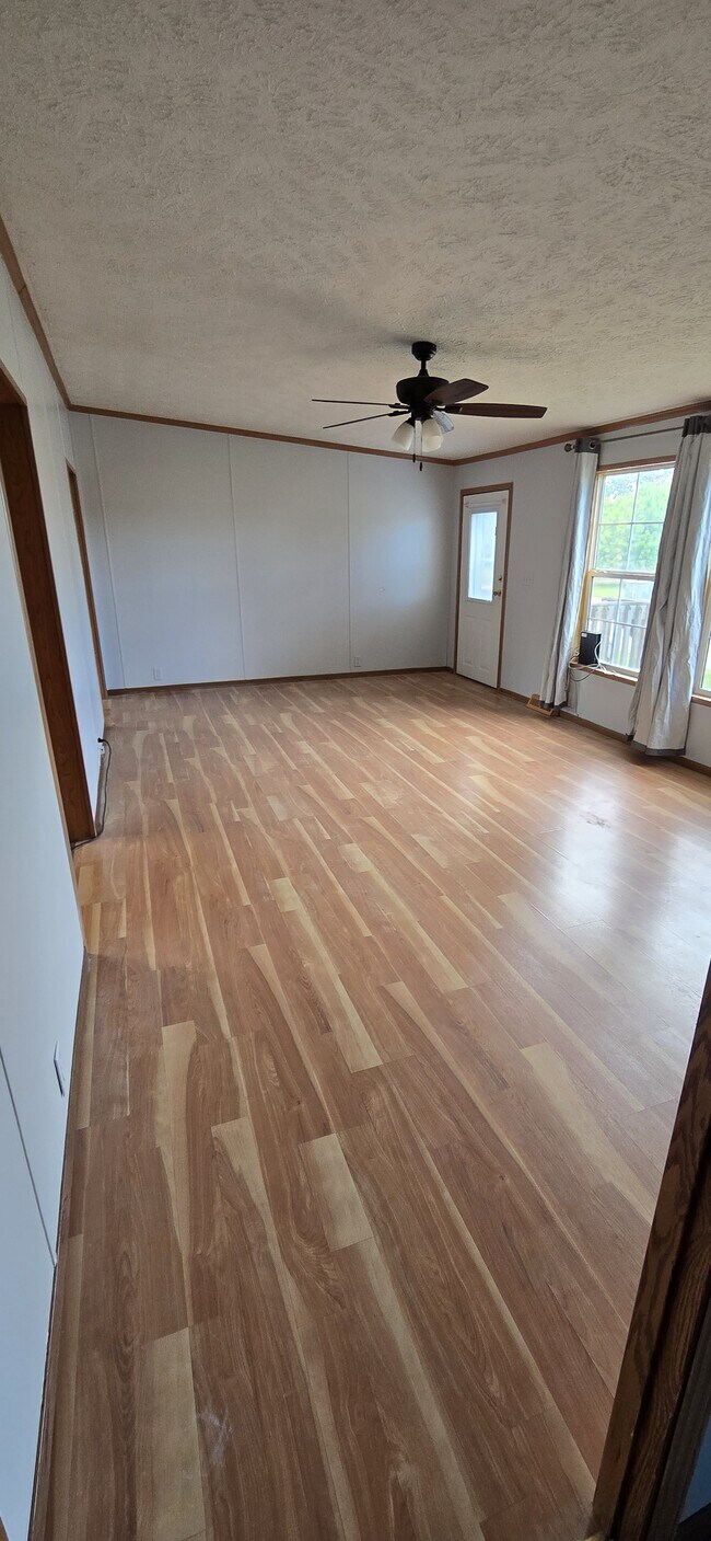 Building Photo - 619 8th St