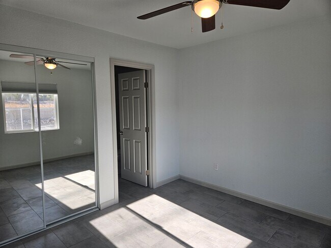 Building Photo - 186 Palm Ave