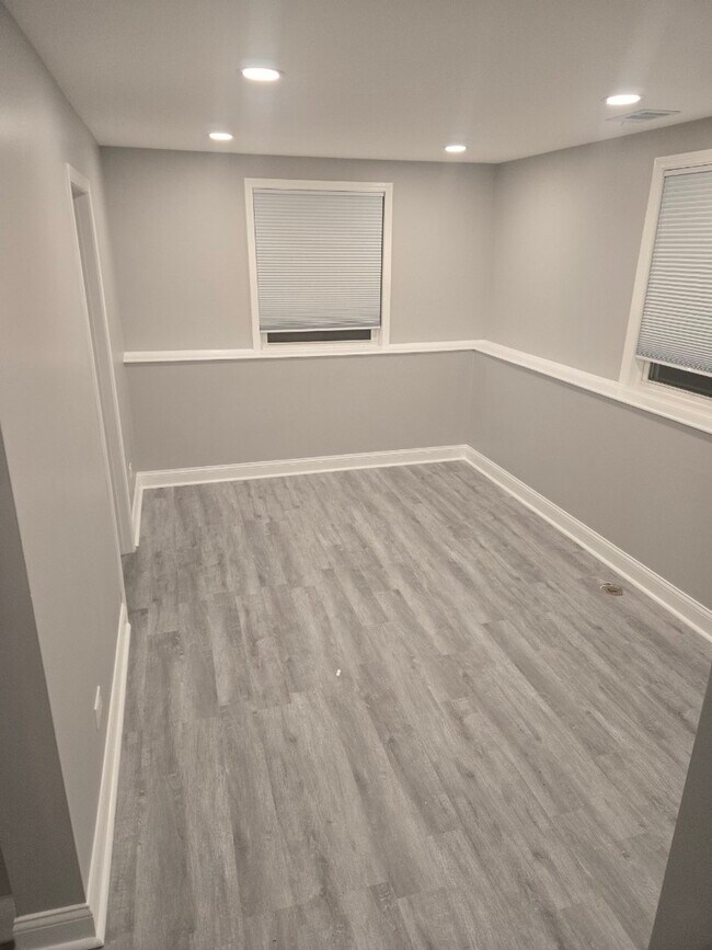 Building Photo - 456 W Inverrary Ln