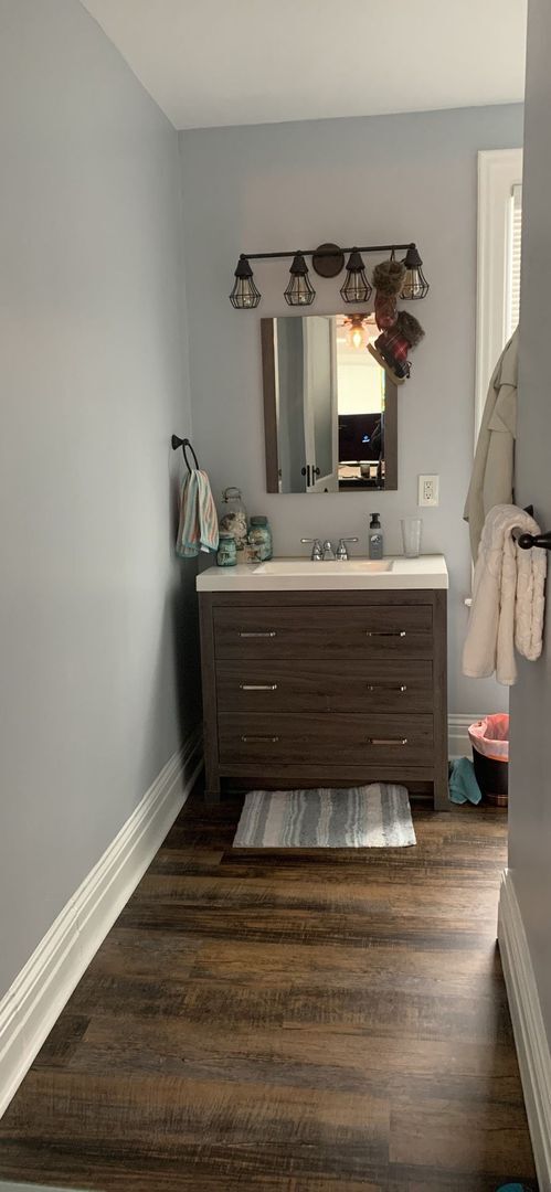 Building Photo - 223 E 9th St