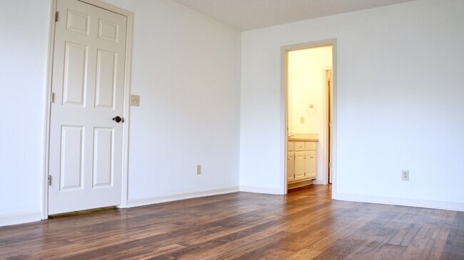 Building Photo - 3304 Chariot Ct