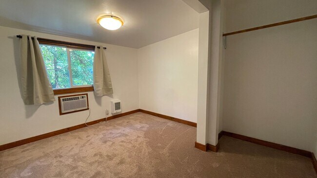 Building Photo - 079-02