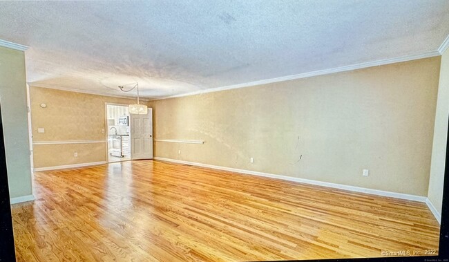 Building Photo - 136 Tunxis Village