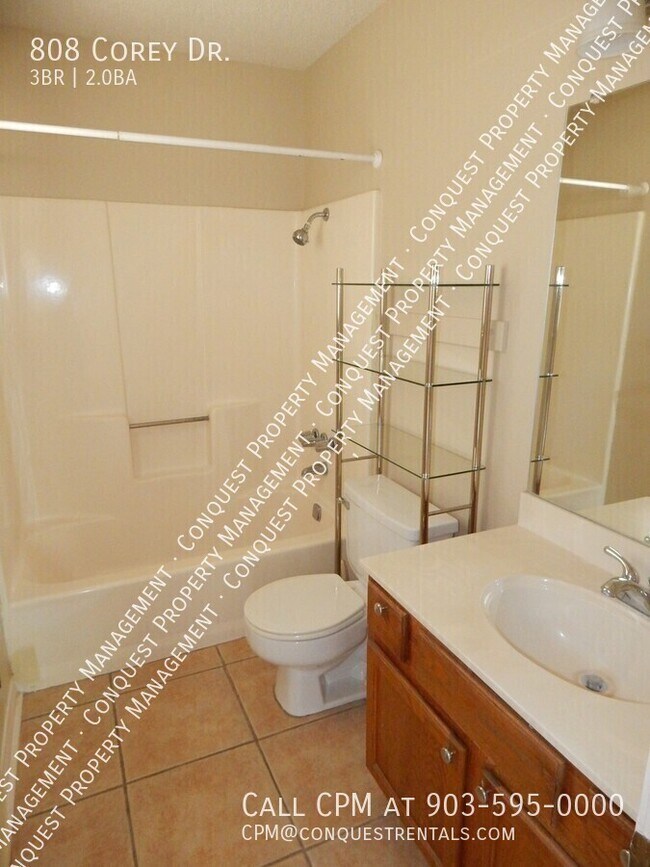 Building Photo - 808 Corey Dr