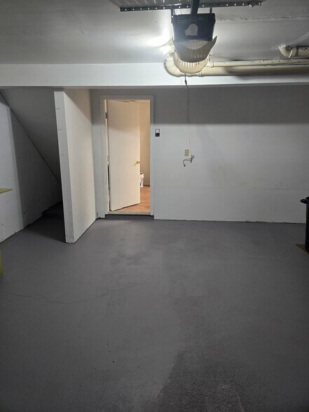 Building Photo - 2948 Klein St