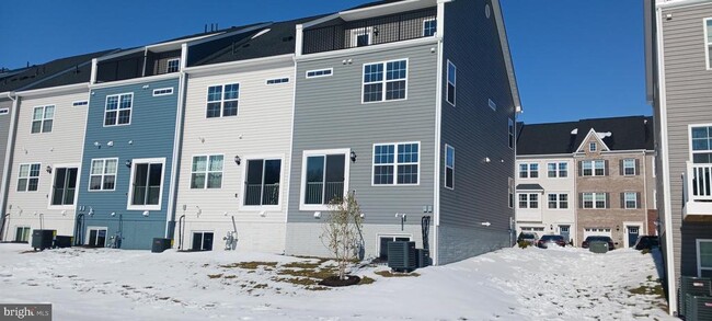 Building Photo - 2272 Marcy Dr