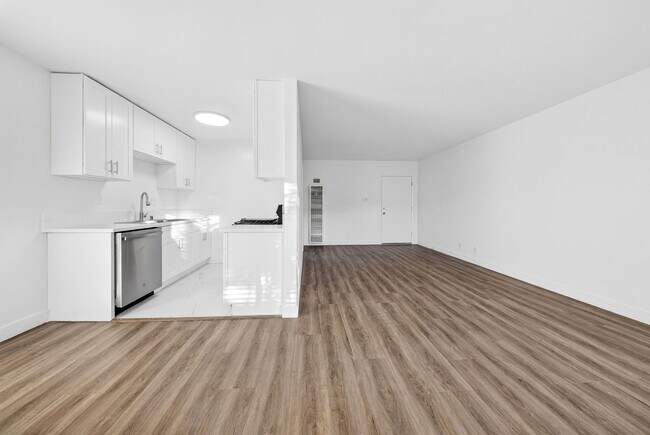 Interior Photo - 334 S. Hobart Blvd