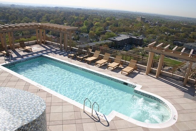 Building Photo - 888 N Quincy St