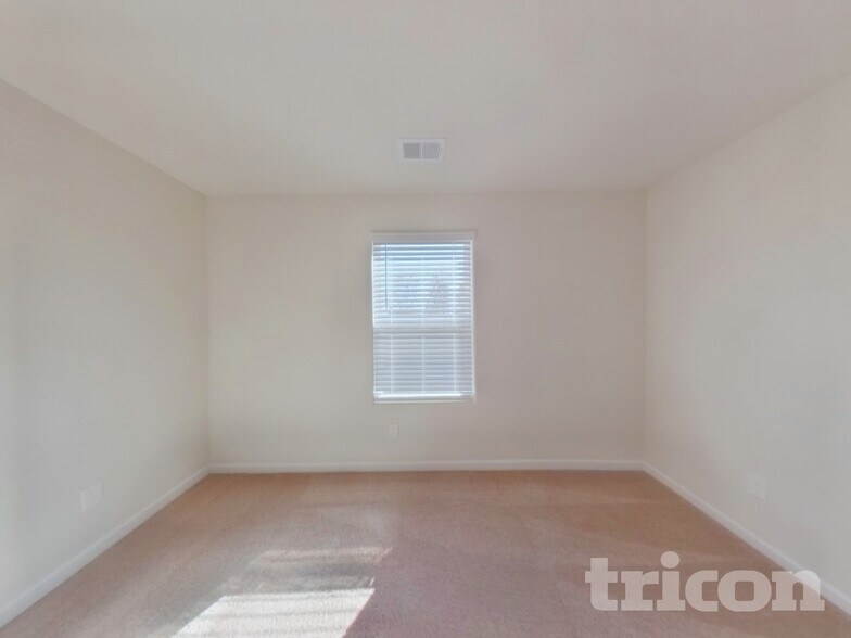 Building Photo - 2174 Southlea Dr
