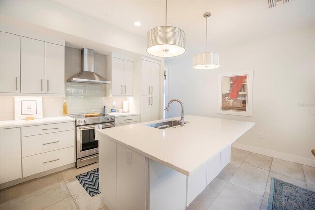 Building Photo - 536 4th Ave S