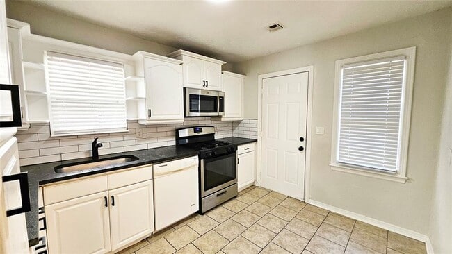 Building Photo - 4013 NW Liberty St