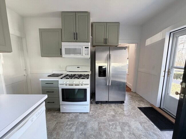 Building Photo - 9 Hollis St