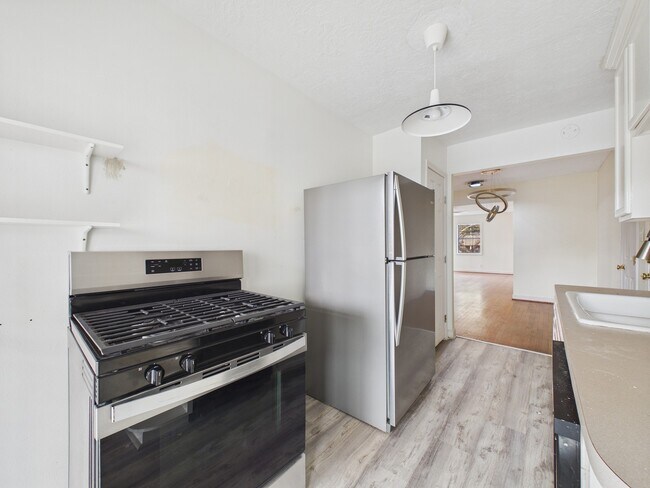 Building Photo - 5110 Academy St