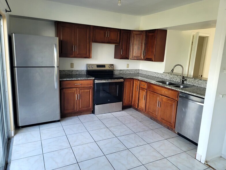Building Photo - 3213 Windover Ave
