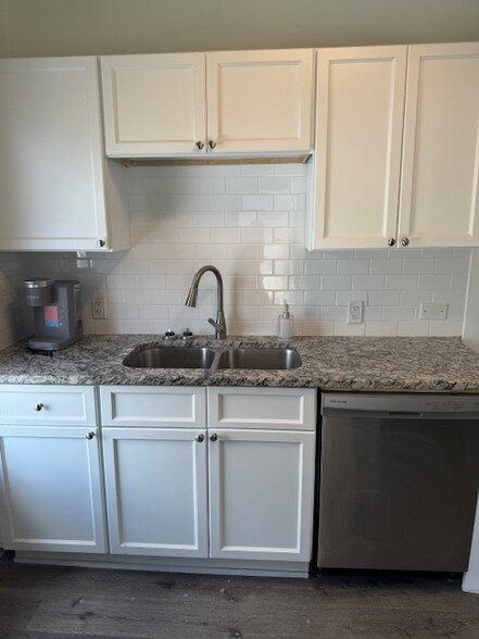 Building Photo - 1371 W 69th St