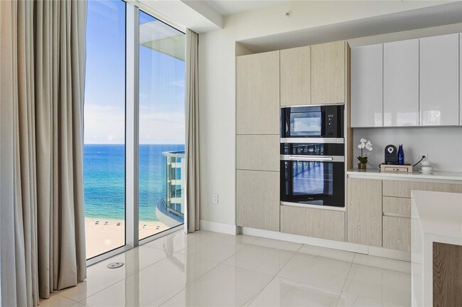 Building Photo - 3100 N Ocean Dr