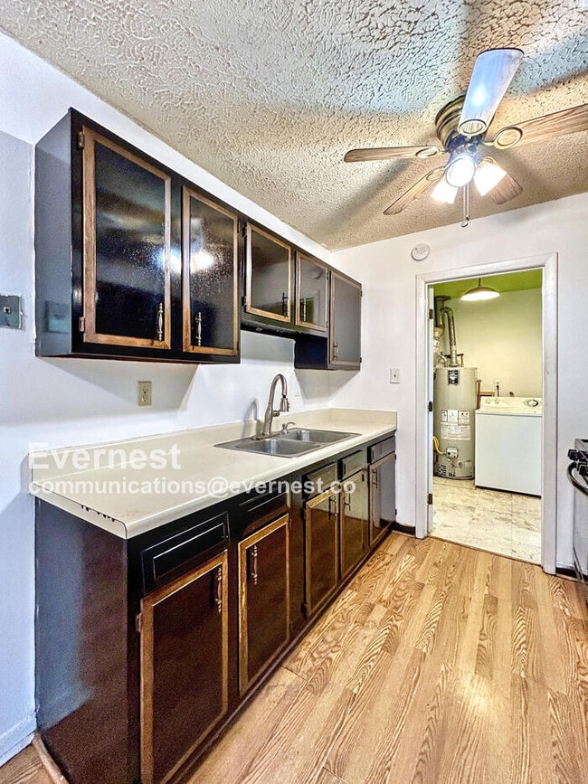 Building Photo - 818 Bedrock Ln