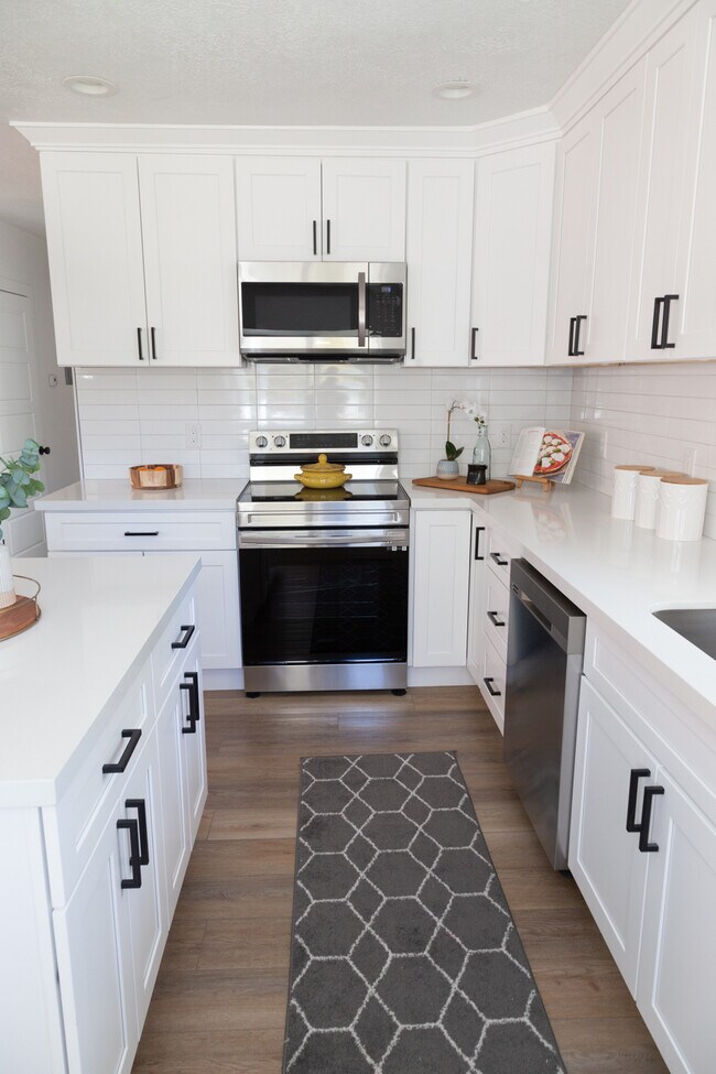 Building Photo - 193 S 400 W