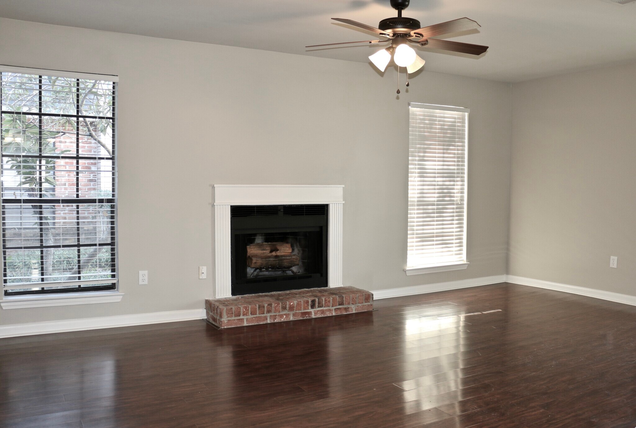 Great Room - 8335 Summa Ave