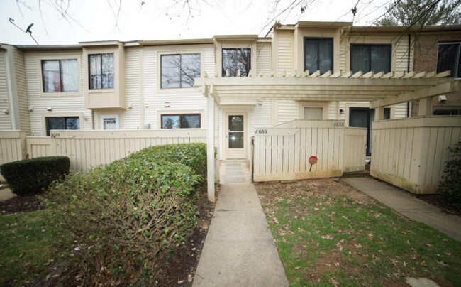 Building Photo - Lovely 2Bd/1.5Bth TH in Gaithersburg Montg...