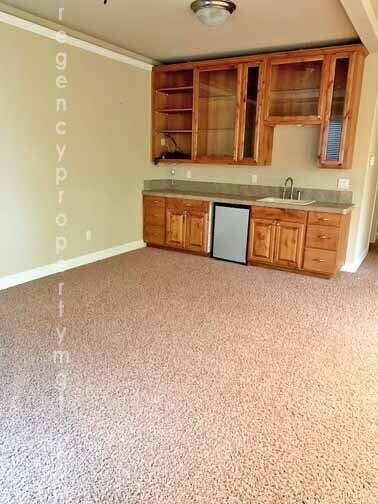 Building Photo - Entertainers dream! Spacious 4 bedroom hom...