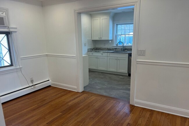 Building Photo - 195 Godwin Ave