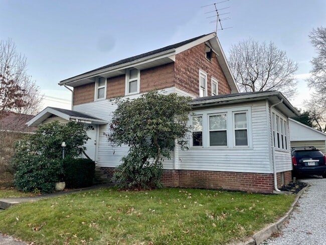 Primary Photo - IDEAL 3 Bedroom Home!