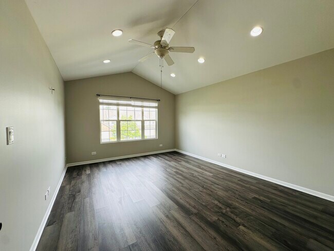 Building Photo - 620 Lakeridge Ct