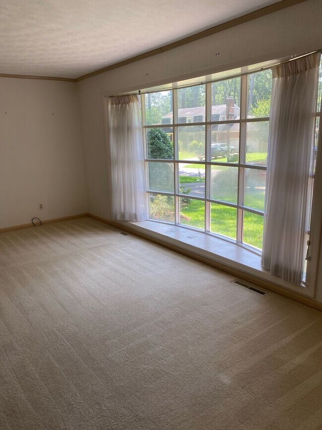 Building Photo - Welcome to your home in Chesopeian Colony,...