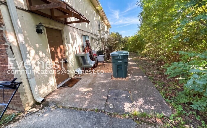 Building Photo - 1851 Dana Ln