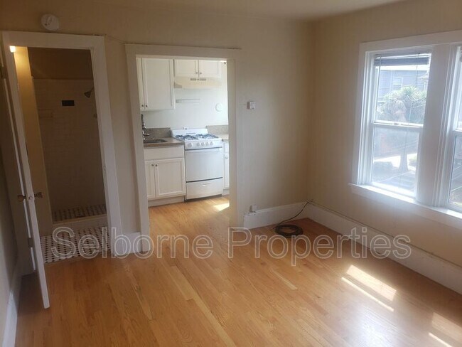 Building Photo - 546 Merrimac St