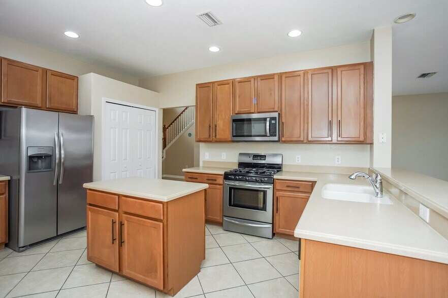 Building Photo - 15307 Skip Jack Loop