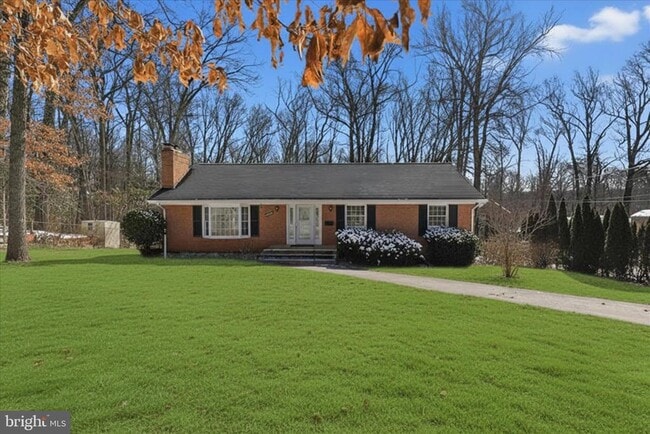 Building Photo - 3033 Sylvan Dr