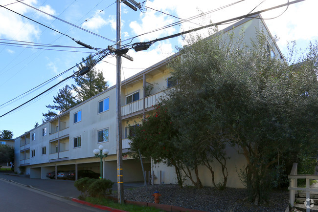 Building Photo - Tamal Vista Apartments