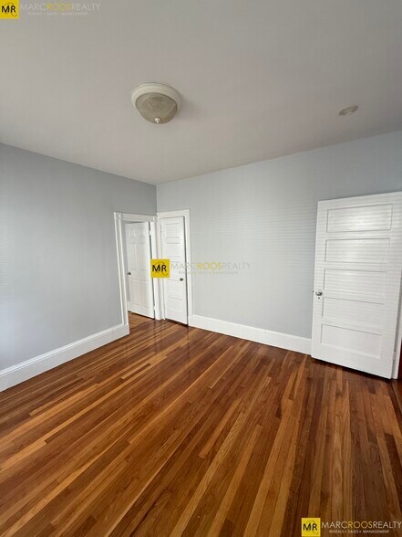 Building Photo - 68 Willow Ave