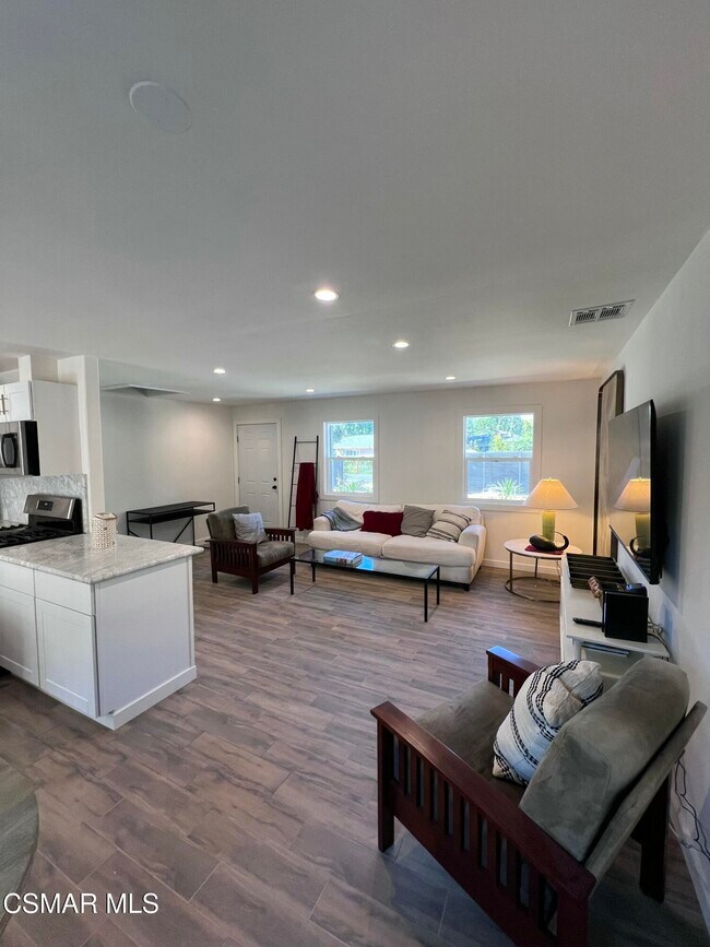 Building Photo - 3076 Los Robles Rd