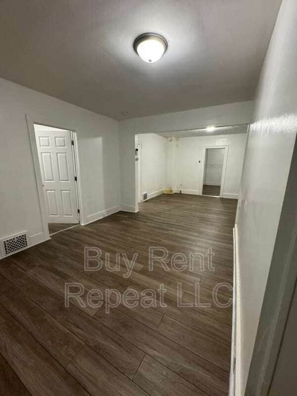 Building Photo - 320 Hudson St