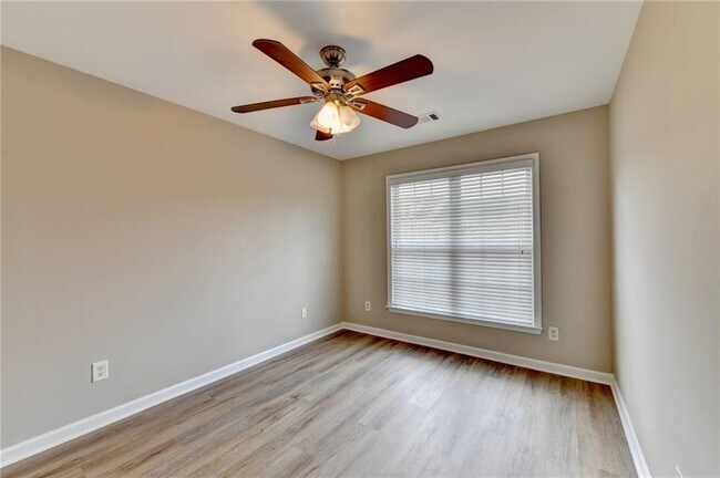 Building Photo - 4005 Edgecomb Dr