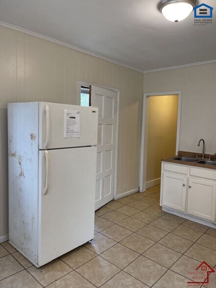 Building Photo - 1720 Cambridge Dr