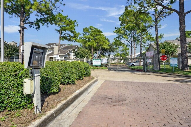 Building Photo - 11957 Bob White Dr