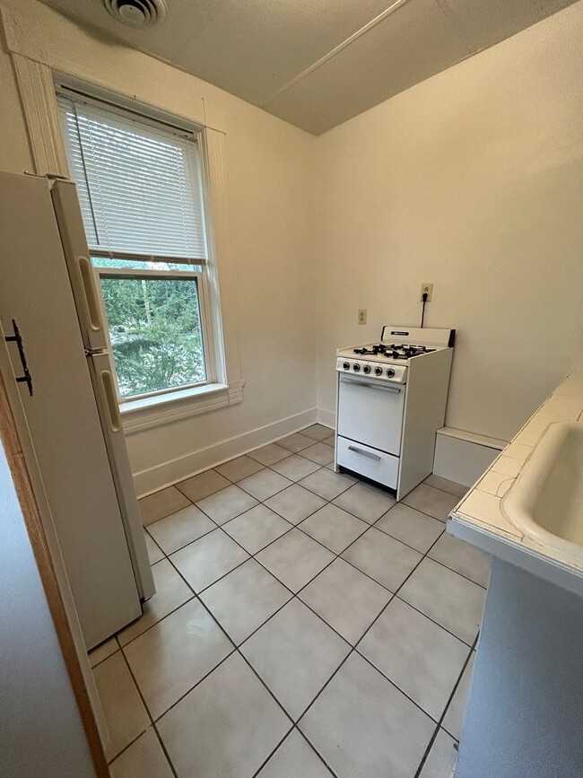 Primary Photo - One Bedroom Apartment on the Northside