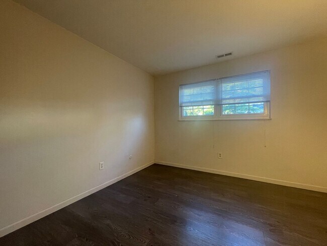 Building Photo - 5285 Portland St