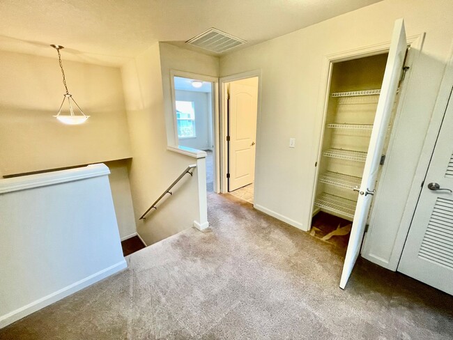 Building Photo - $500 RENT CREDIT! Two Bedroom Townhome wit...