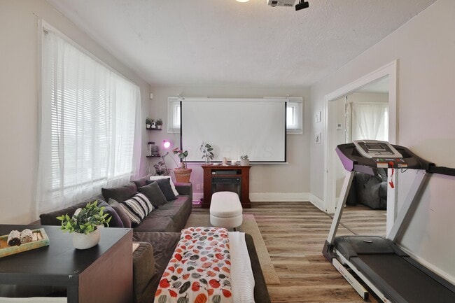 Building Photo - 1599 Mooberry St