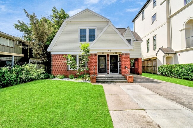 Building Photo - 411 Peden St