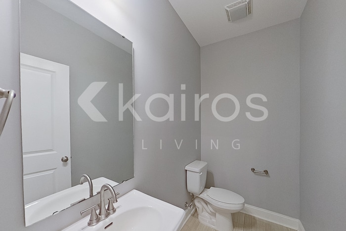 Building Photo - 3705 Oak Leaf Wy