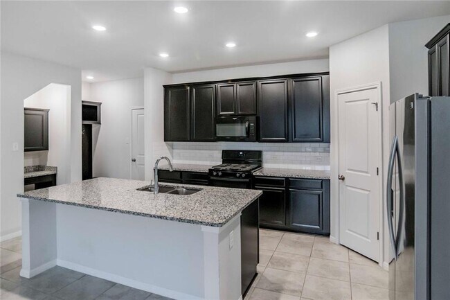 Building Photo - 5713 Pleasanton Pkwy